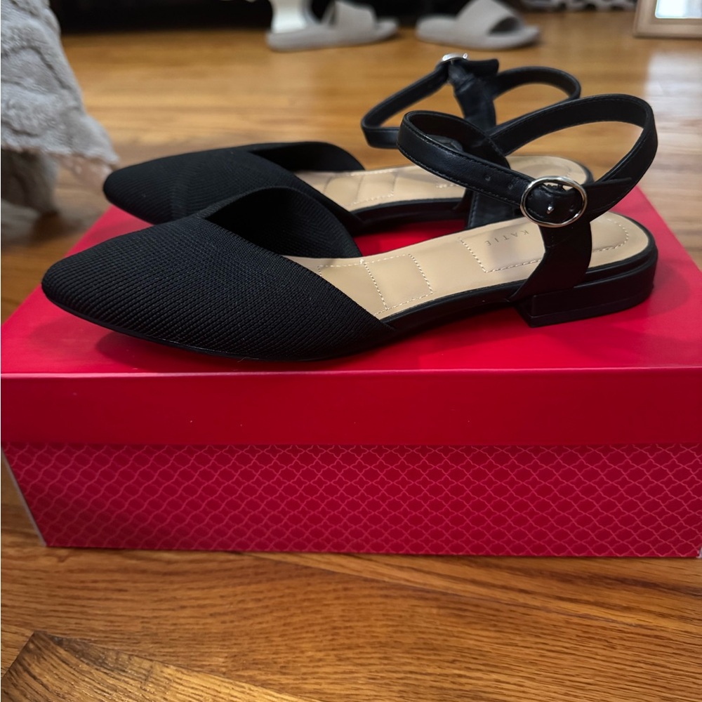 Women’s Kelly & Katie Avril flats size 6